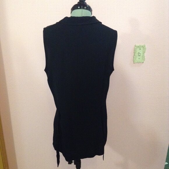 Collared Button-Up Sleeveless Blouse w. Mother-of-Pearl Buttons & Ties at Back - Picture 4 of 5